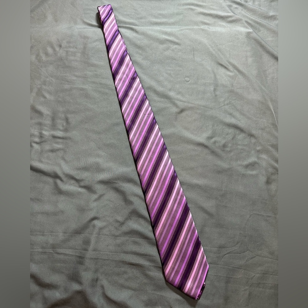 Van Heusen Men's Neck Tie, Purple/silvery grey stripes. Excellent condition.